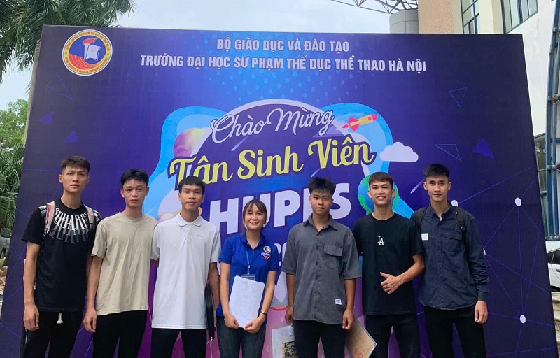 Nhà trường đón tiếp tân sinh viên đại học chính quy trúng tuyển nhập học, năm học 2024-2025