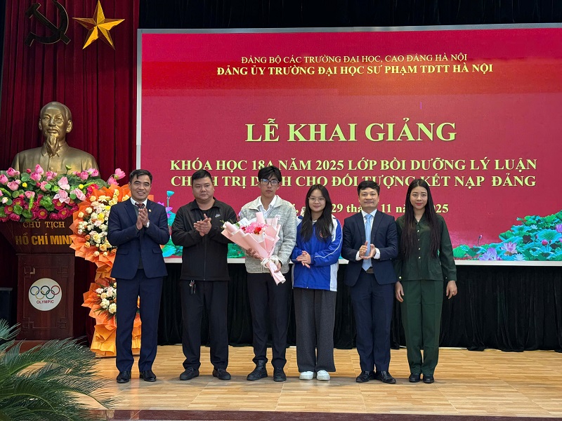 Đảng bộ trường khai giảng khóa 18 A năm 2025 lớp bồi dưỡng  lý luận chính trị dành cho đối tượng kết nạp Đảng