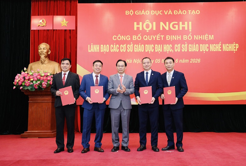 Bộ Giáo dục và Đào tạo công bố quyết định bổ nhiệm Ban Giám hiệu Trường Đại học Sư phạm TDTT Hà Nội