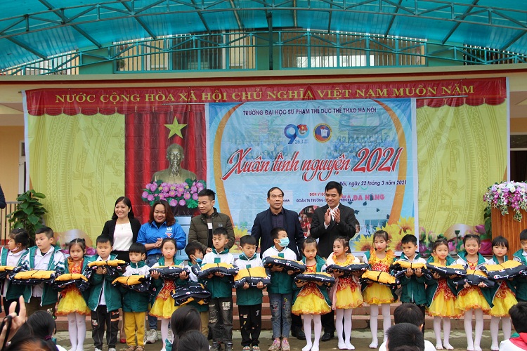 Thư cảm ơn của Trường TH-THCS Tân Nguyên, Yên Bình, Yên Bái về việc tặng quà và trao học bổng cho học sinh nghèo vượt khó