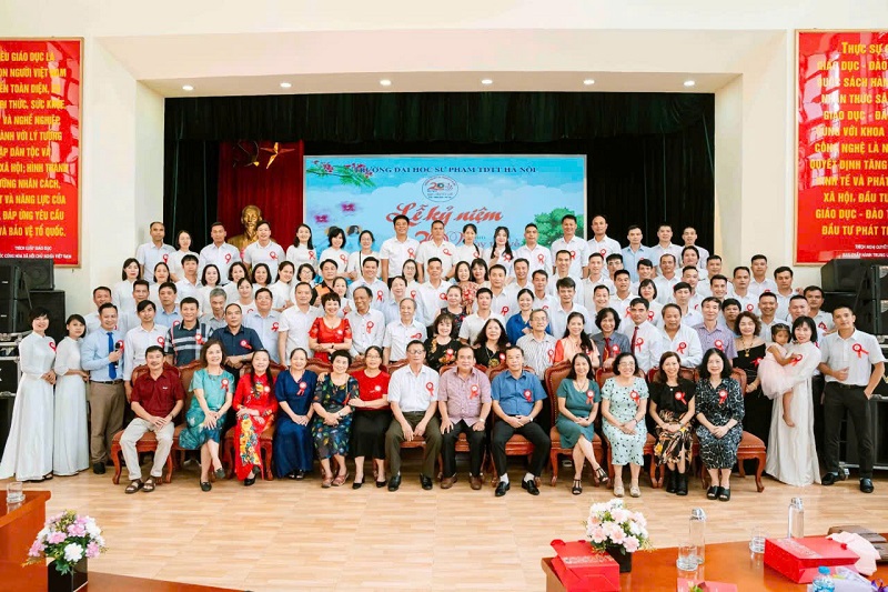 TRƯỜNG ĐẠI HỌC SƯ PHẠM TDTT HÀ NỘI GẶP MẶT CỰU SINH VIÊN KHÓA 35 SAU 20 NĂM NGÀY RA TRƯỜNG