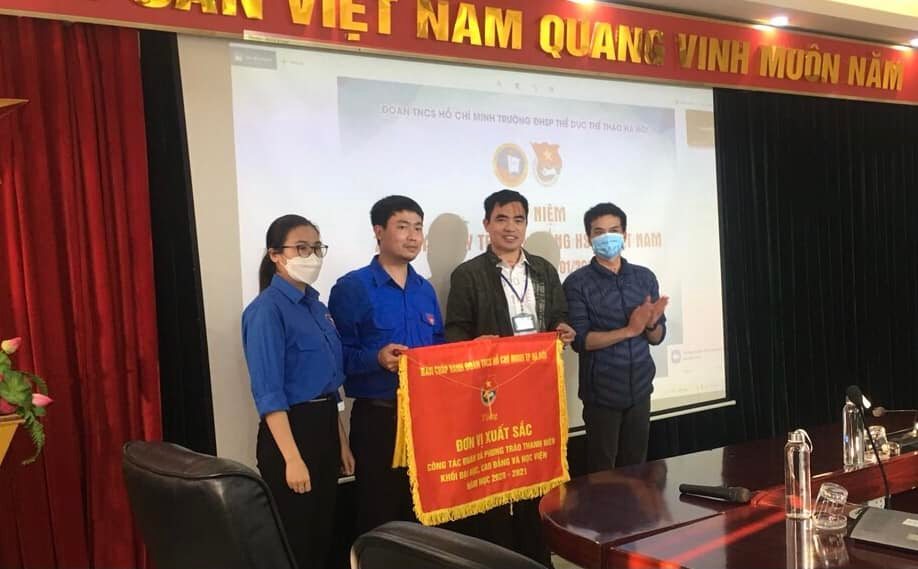 BCH Đoàn Trường kỷ niệm 72 năm ngày Truyền thống HSSV Việt Nam và Tổng kết công tác đoàn và phong trào thanh niên năm học 2020 - 2021