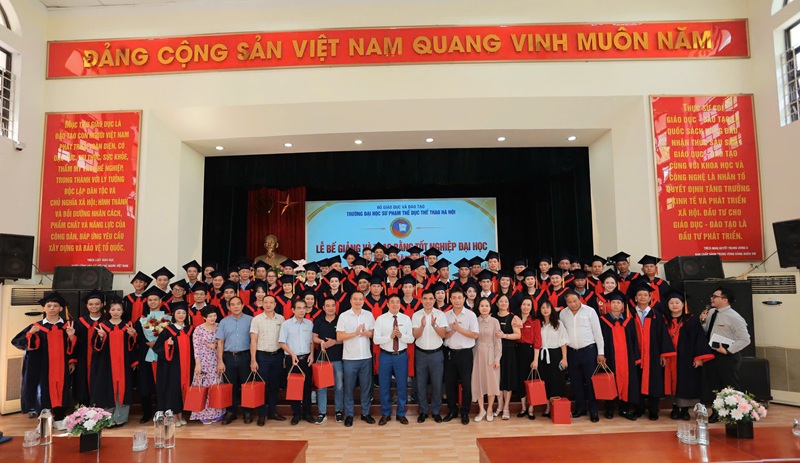 LỄ BẾ GIẢNG VÀ TRAO BẰNG TỐT NGHIỆP ĐẠI HỌC – ĐỢT 2 NĂM 2026