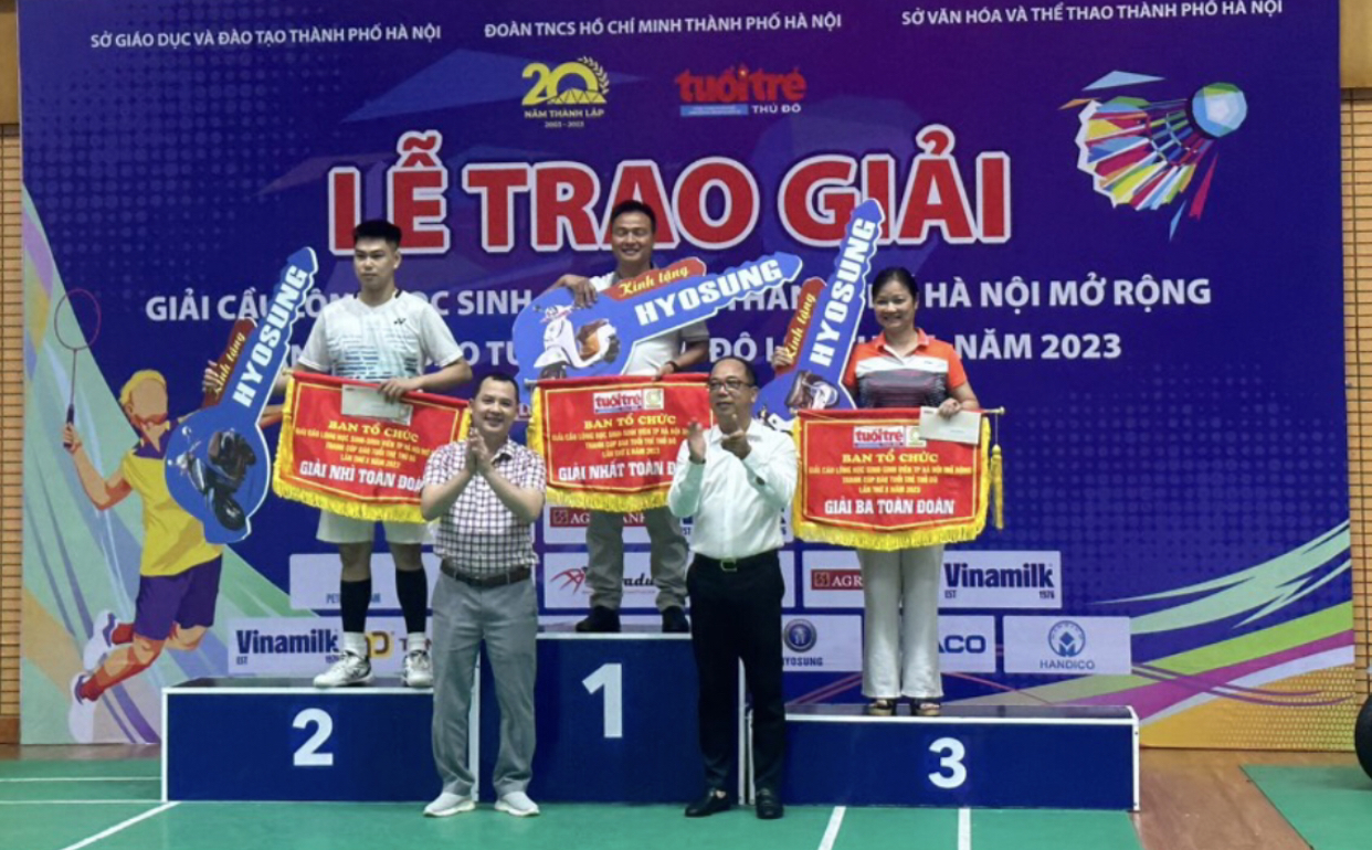 Đoàn VĐV nhà trường giành hạng thứ 3 toàn đoàn Giải Cầu lông học sinh - sinh viên TP Hà Nội mở rộng tranh cúp báo Tuổi trẻ Thủ đô lần thứ X