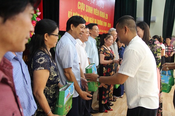  Trường Đại học Sư phạm TDTT Hà Nội gặp mặt cựu sinh viên K29 sau 20 năm ngày ra trường