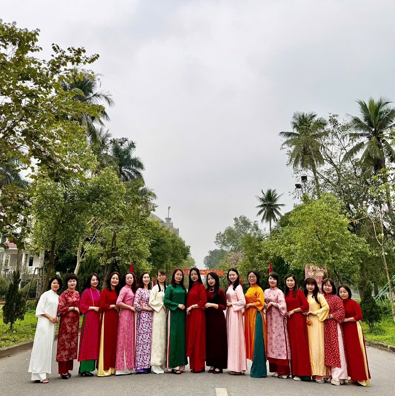 Công đoàn trường sôi nổi chuỗi hoạt động chào mừng Ngày Quốc tế Phụ nữ 8/3 