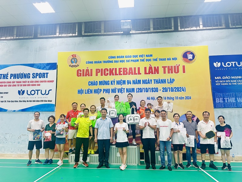 Hấp dẫn, sôi động giải Pickleball Công đoàn trườngl ần thứ nhất chào mừng Ngày Phụ nữ Việt Nam 20/10