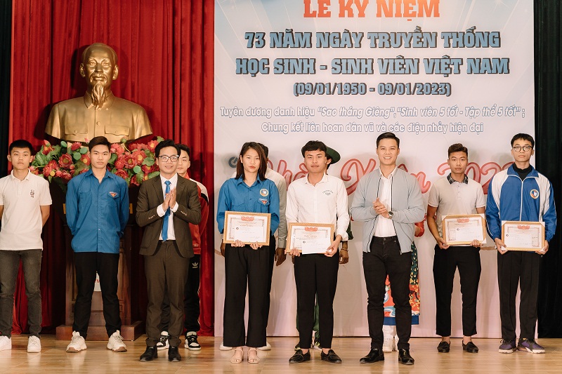 Mít tinh kỷ niệm ngày truyền thống HS-SV Việt Nam và chung kết liên hoan dân vũ, nhảy hiện đại chào xuân 2023
