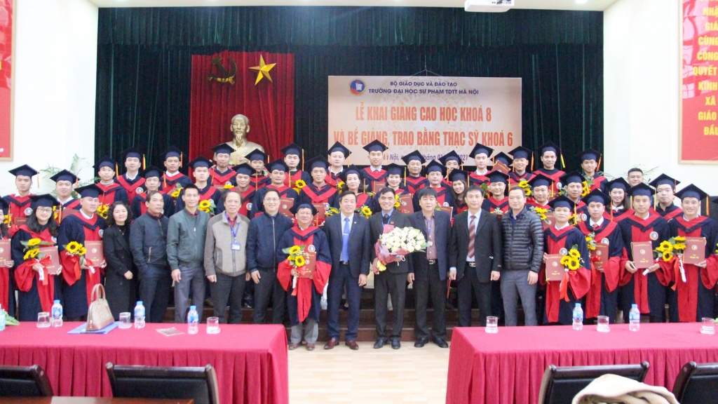 Trường Đại học Sư phạm TDTT Hà Nội tổ chức trao bằng thạc sĩ khóa 6