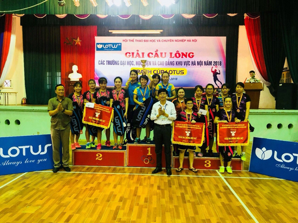 Đoàn của Nhà trường đoạt Cup năm 2018 tại Giải cầu lông các trường ĐH, HV, CĐ Hà Nội năm 2018