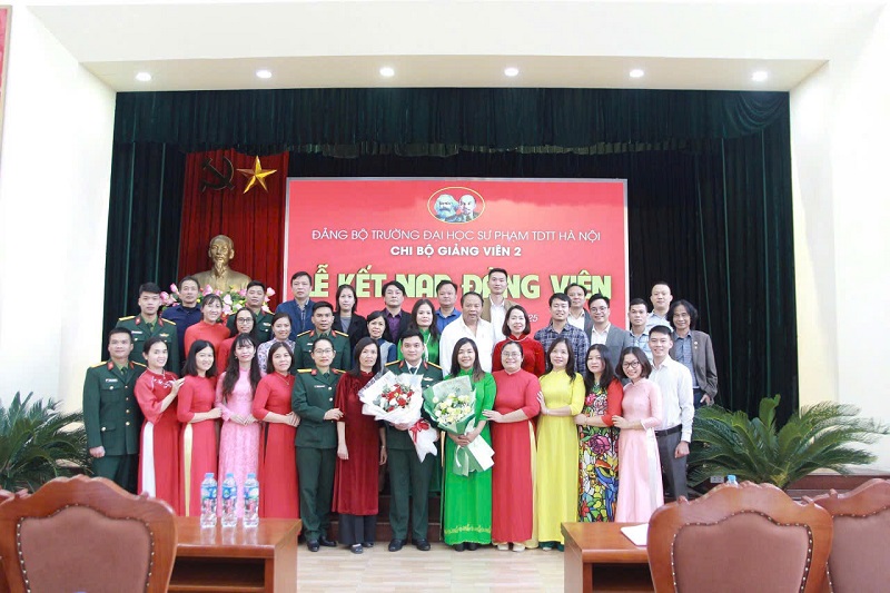 Chi bộ Giảng viên 2 Trường Đại học Sư phạm TDTT Hà Nội tổ chức Lễ kết nạp đảng viên mới
