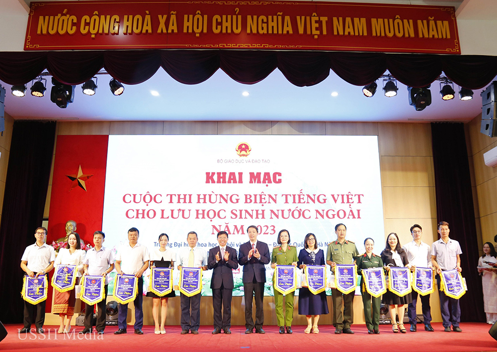 Lưu học sinh Lào Trường Đại học Sư phạm TDTT Hà Nội tham gia cuộc thi hùng biện tiếng Việt cho người nước ngoài năm 2023 