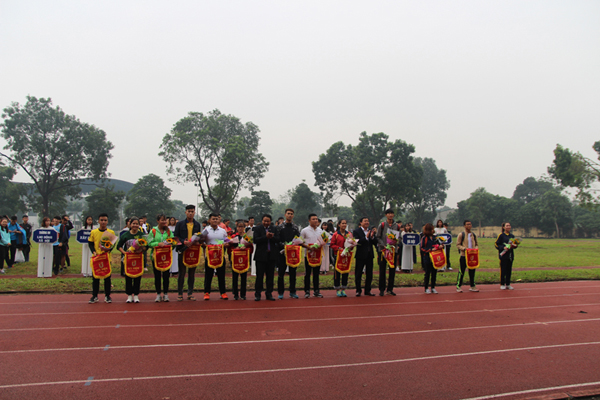 Giải Điền kinh các trường học viện, đại học, cao đẳng khu vực Hà Nội năm 2018 thu hút đông đảo các trường tham dự