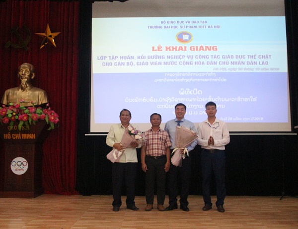 Khai giảng lớp tập huấn bồi dưỡng nghiệp vụ, công tác GDTC cho cán bộ, giáo viên nước CHDCND Lào