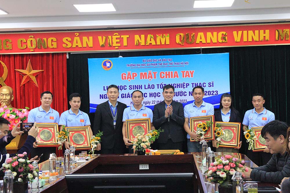 Tổng kết và chia tay Lưu học sinh Lào tốt nghiệp cao học ngành Giáo dục học năm 2023