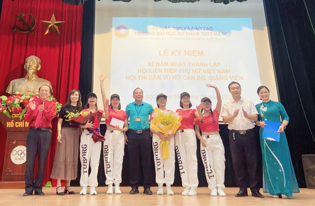 Công đoàn Trường sôi nổi hoạt động chào mừng Ngày Thành lập Hội LHPN Việt Nam