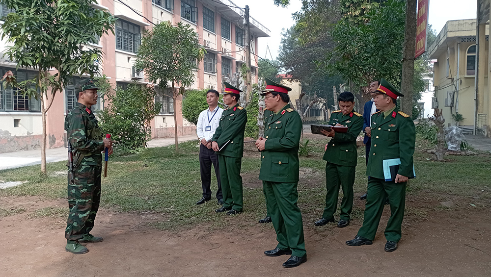 Đoàn kiểm tra của Bộ Giáo dục và Đào tạo kiểm tra các điều kiện đảm bảo dạy học môn học GDQP&AN và công tác quân sự, quốc phòng tại Trường