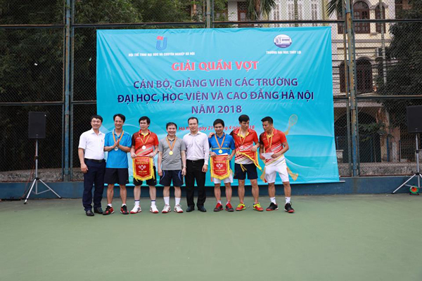 Đứng thứ 3 với 1 vàng, 3 bạc tại Giải quần vợt cán bộ, giảng viên các trường ĐH, HV và CĐ Hà Nội năm 2018