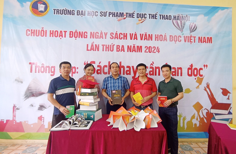 Đoàn viên Công đoàn Trường tích cực hưởng ứng Ngày Sách và Văn hóa đọc Việt Nam